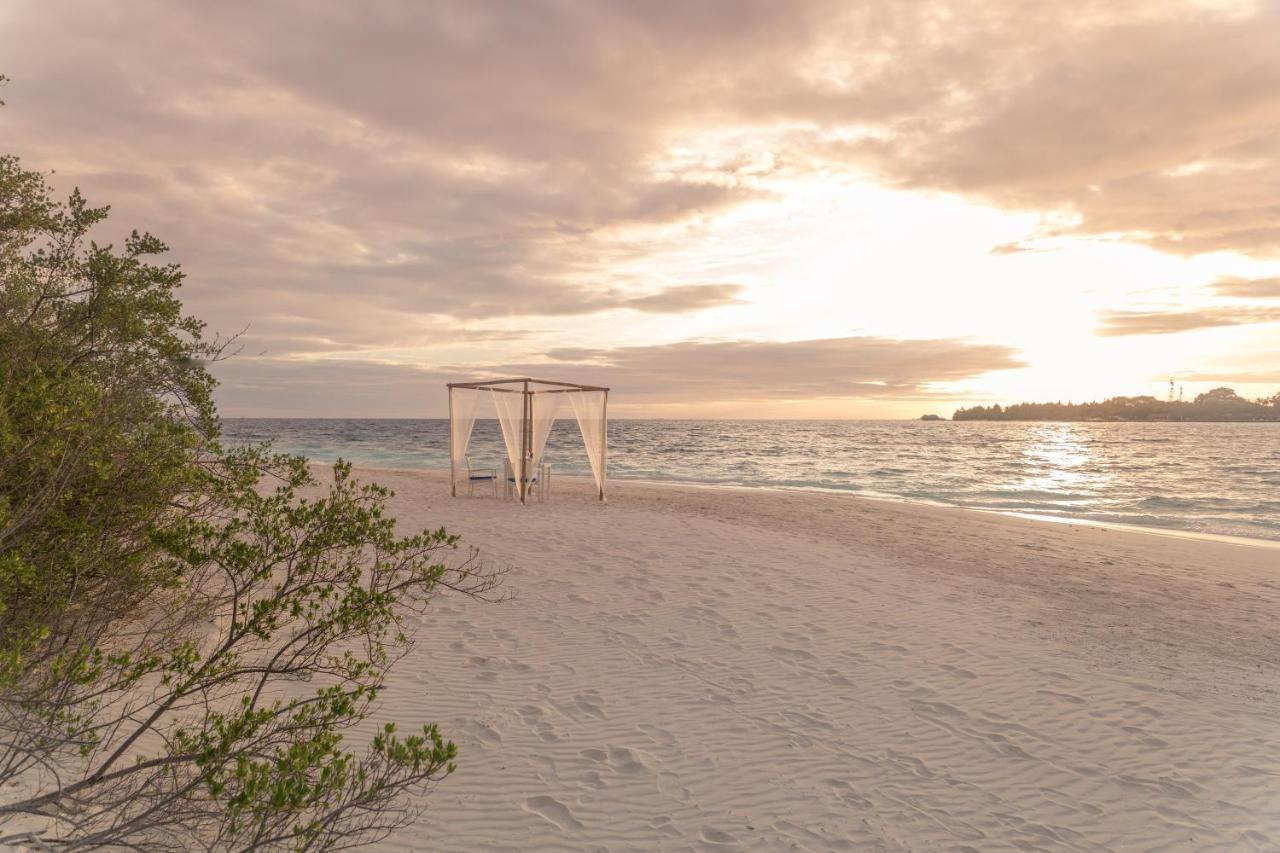 马拉希尼库达班多度假村 胡鲁马累 外观 照片 Sunset at the beach